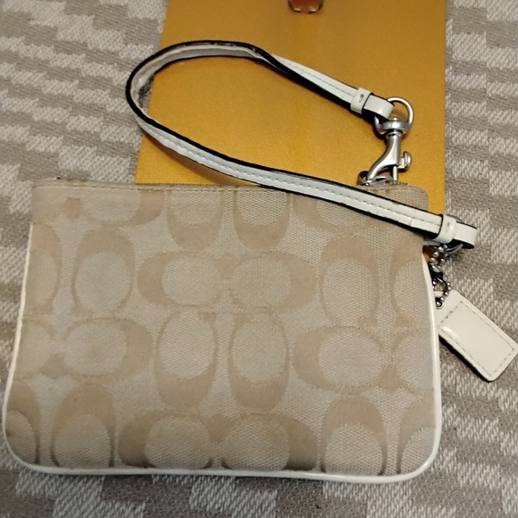 Coach bundle featuring a mix of classic signature and leather pieces - Picture 5 of 10